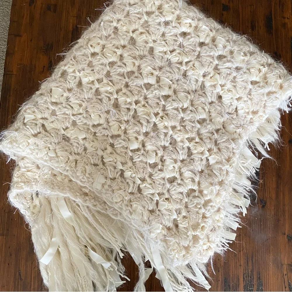 Marge Carson Woven‎ Crochet Knit Fringe Cream Off White Throw Blanket Decorative